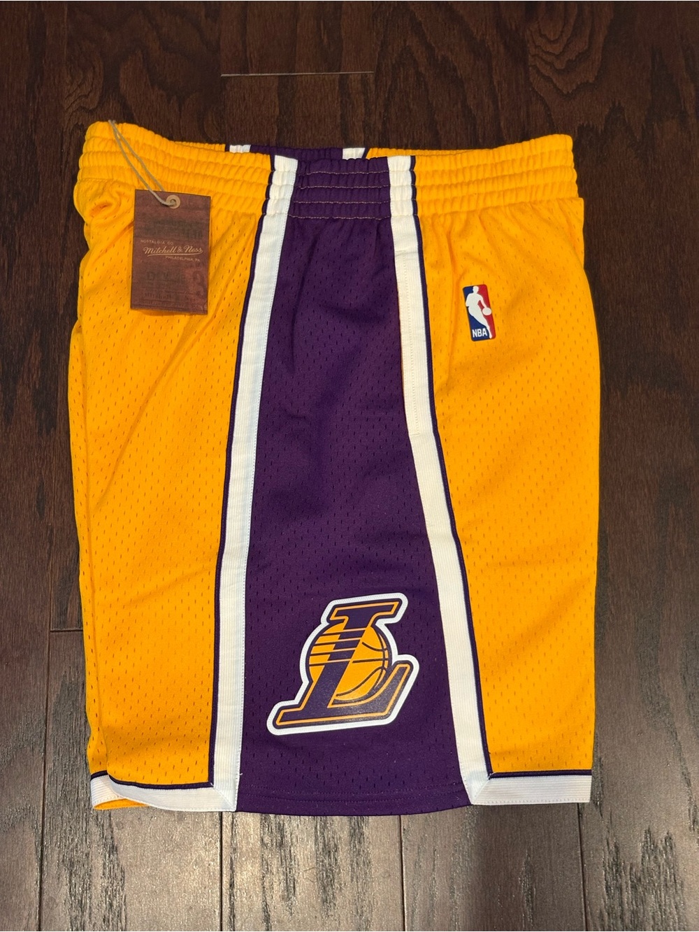 NEW LA Lakers 2009 Gold Swingman NBA Basketball Shorts Mitchell & Ness Sz L, NWT